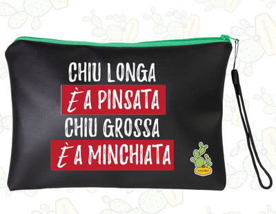 Pochette in ECOPELLE– CHIU LONGA è A PINSATA CHIU GROSSA è A MINCHIATA